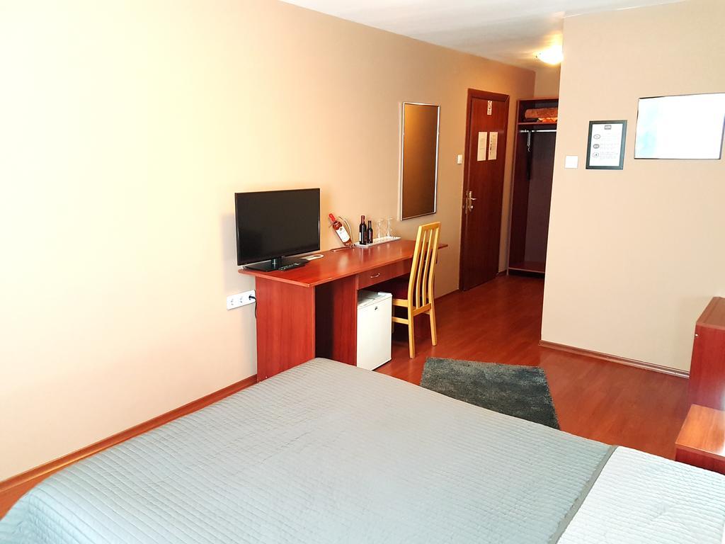 בוקרשט Hotel Mic מראה חיצוני תמונה