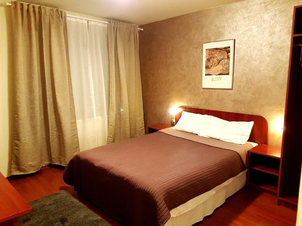 בוקרשט Hotel Mic מראה חיצוני תמונה