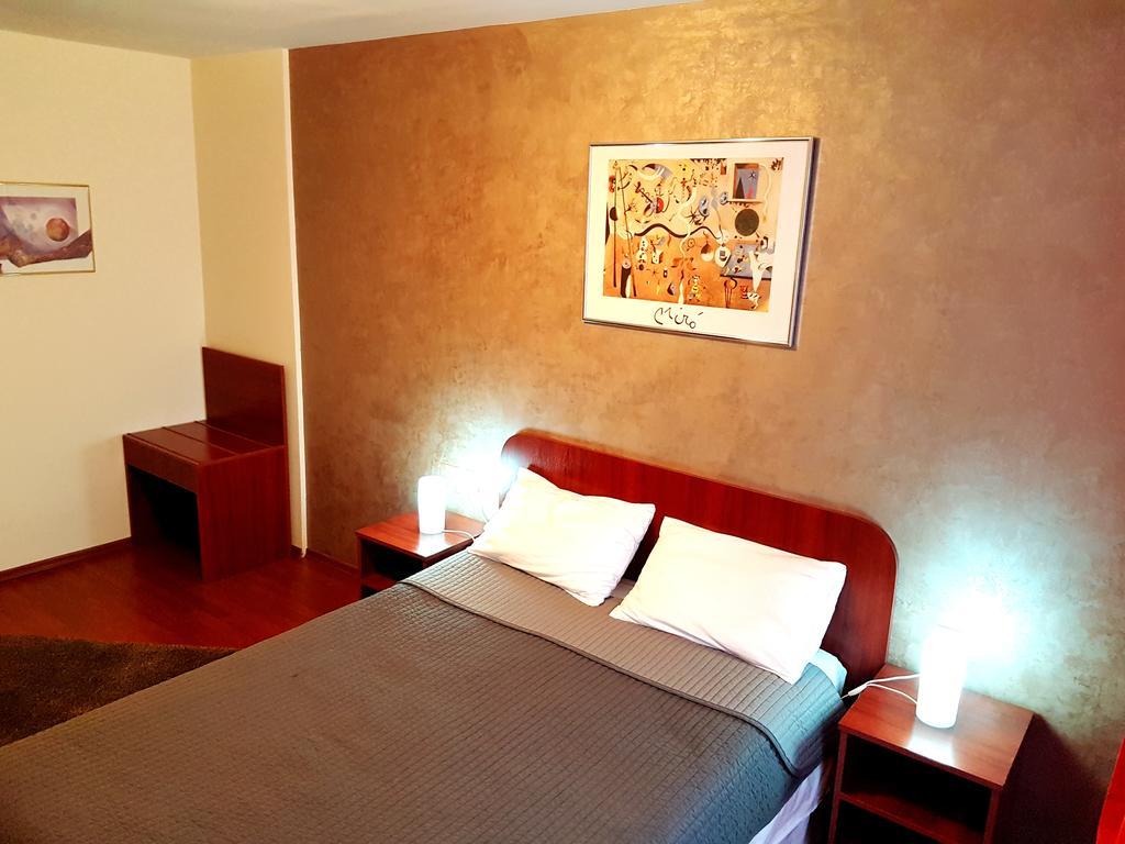 בוקרשט Hotel Mic מראה חיצוני תמונה