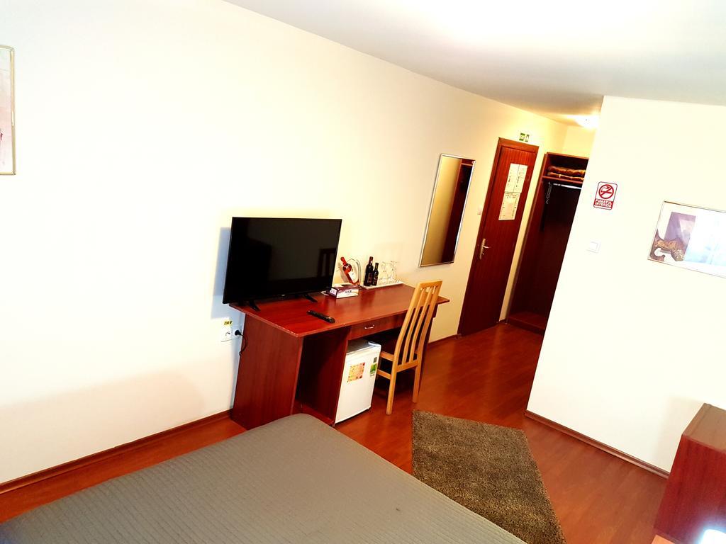 בוקרשט Hotel Mic מראה חיצוני תמונה