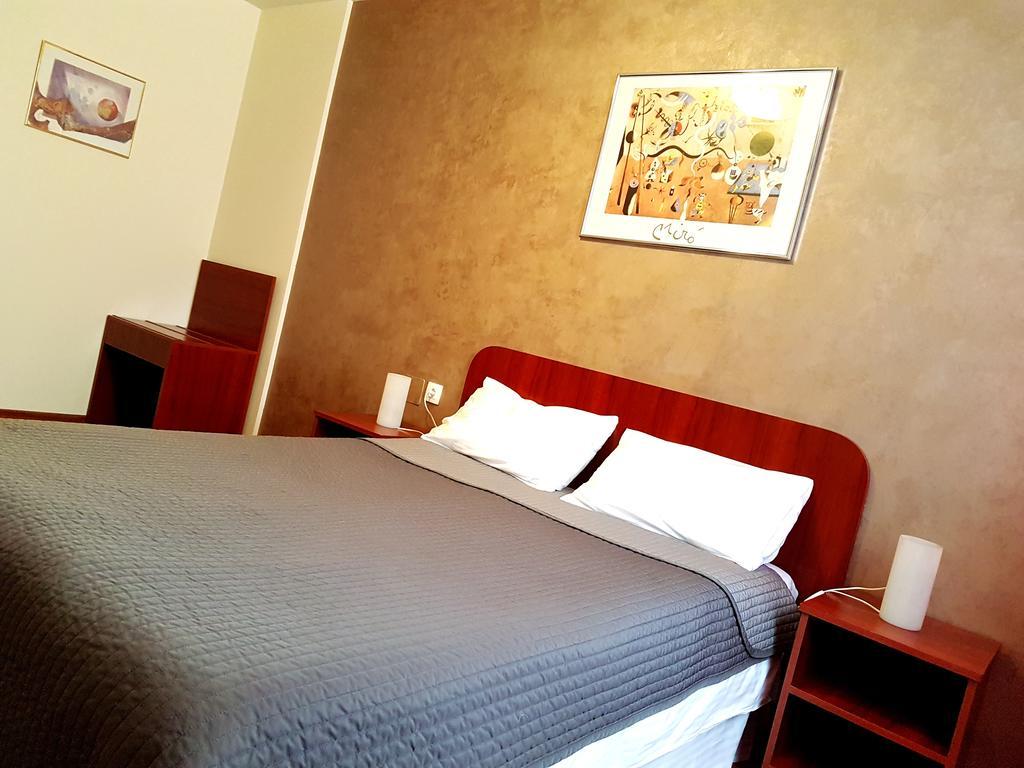 בוקרשט Hotel Mic מראה חיצוני תמונה
